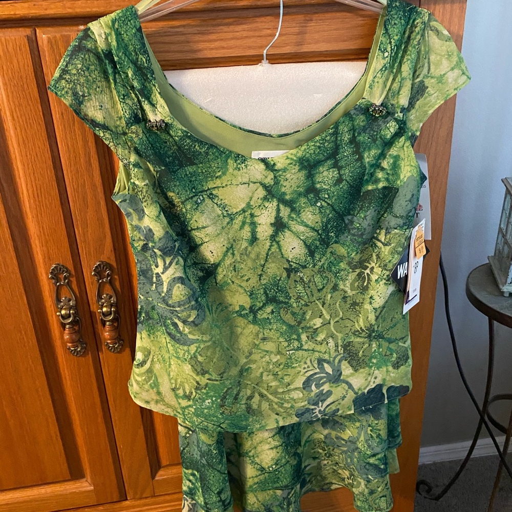 NWT skirt  set. Pretty jewel embellishment.